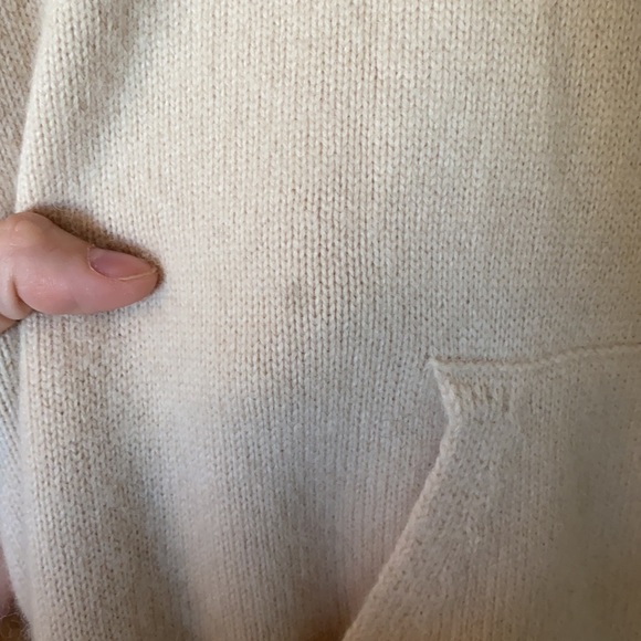 Wool sweater with hood - Picture 3 of 3